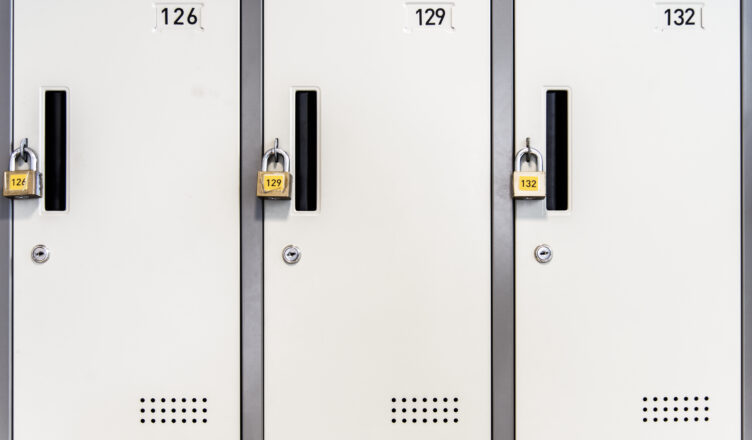 cabinet locking latch